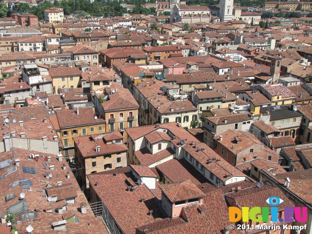 SX19164 Roof tops from Lamberti Tower, Verona, Italy